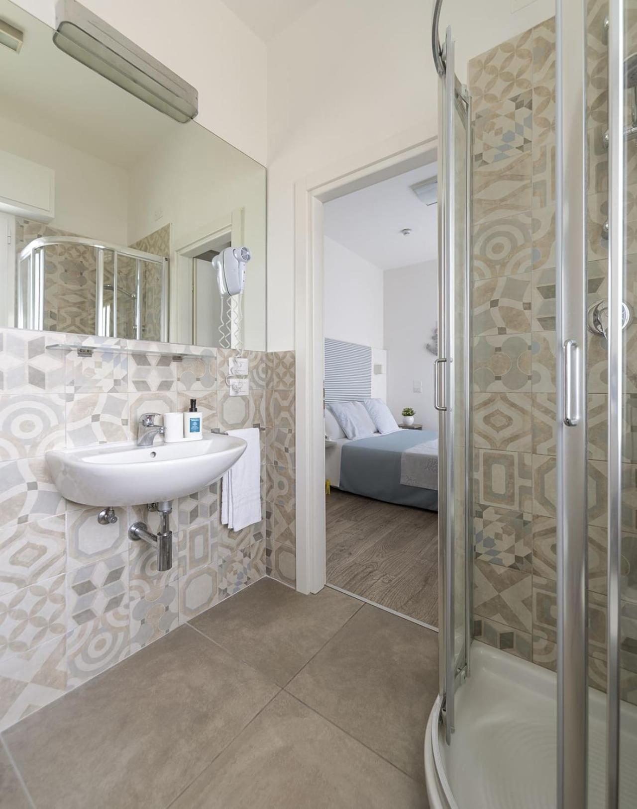 Hotel Annalisa Риччоне Экстерьер фото
